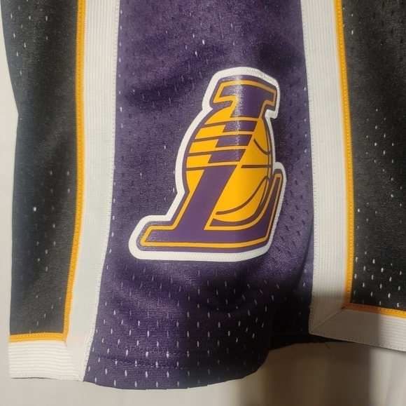 Mitchell & Ness LA Lakers 2009 Fadeaway Swingman Men’s Basketball Shorts Size M - Picture 5 of 8